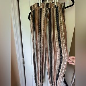 Sozy pants. Comfortably lightweight material. Great pre owned condition!